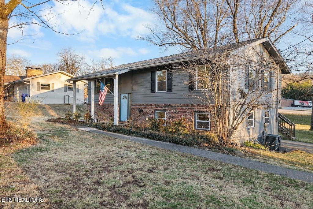 Photo of 104 Macon Lane, Oak Ridge, TN 37830 (MLS # 1329532)