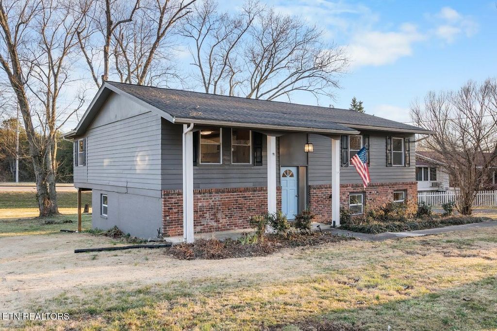 Photo of 104 Macon Lane, Oak Ridge, TN 37830 (MLS # 1329532)