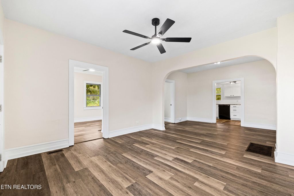 Photo of 2514 W Beaver Creek Drive, Powell, TN 37849 (MLS # 1316547)