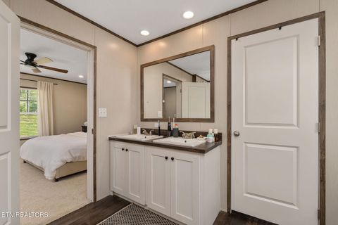Tiny photo for 413 Whitaker St, Tazewell, TN 37879 (MLS # 1340560)