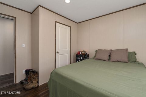 Tiny photo for 413 Whitaker St, Tazewell, TN 37879 (MLS # 1340560)