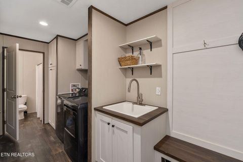 Tiny photo for 413 Whitaker St, Tazewell, TN 37879 (MLS # 1340560)