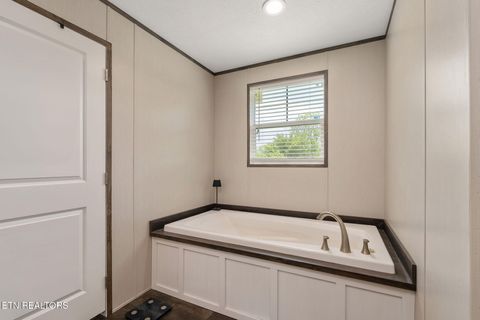 Tiny photo for 413 Whitaker St, Tazewell, TN 37879 (MLS # 1340560)