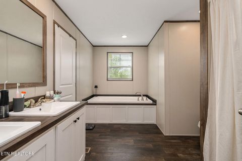 Tiny photo for 413 Whitaker St, Tazewell, TN 37879 (MLS # 1340560)