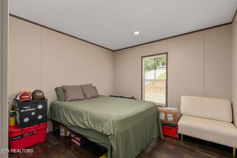 Tiny photo for 413 Whitaker St, Tazewell, TN 37879 (MLS # 1340560)