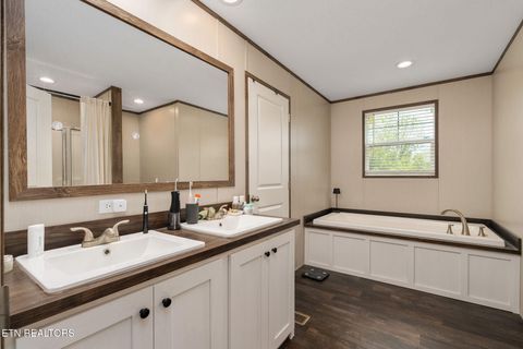 Tiny photo for 413 Whitaker St, Tazewell, TN 37879 (MLS # 1340560)