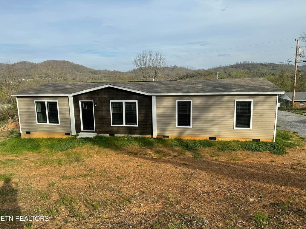 Photo of 413 Whitaker St, Tazewell, TN 37879 (MLS # 1340560)