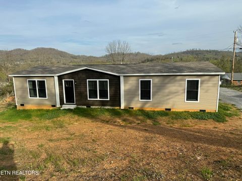 Photo of 413 Whitaker St, Tazewell, TN 37879 (MLS # 1340560)