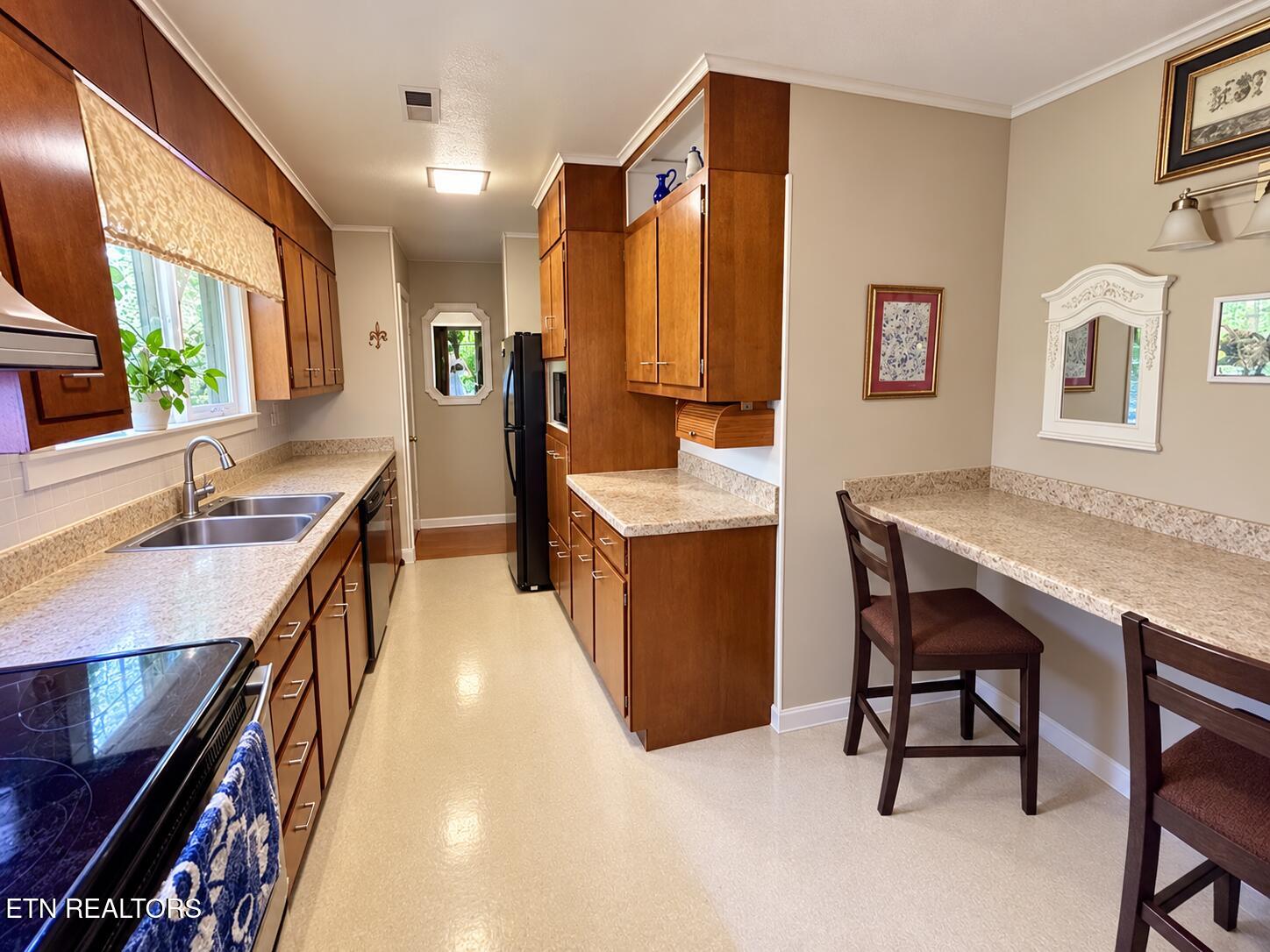 145 Scott Rd