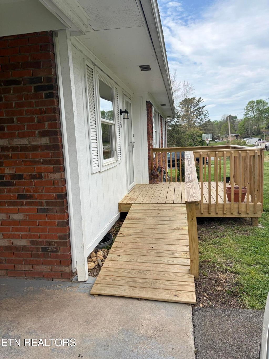 Photo of 311 Whitaker St, Tazewell, TN 37879 (MLS # 1334203)