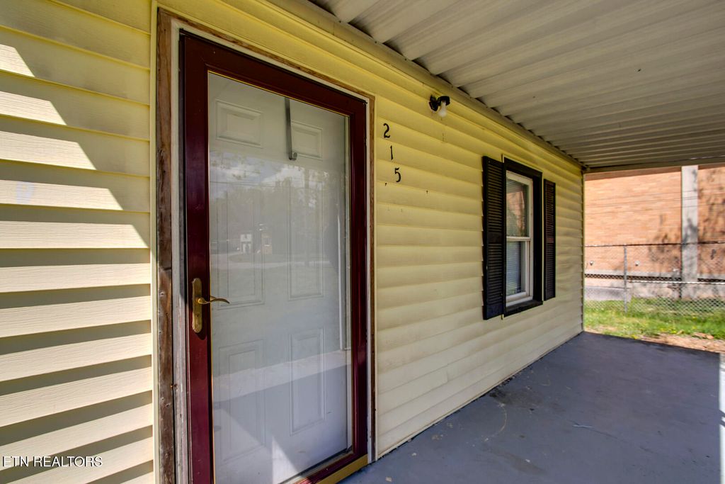 Photo of 215 S Kingston Ave, Rockwood, TN 37854 (MLS # 1295406)