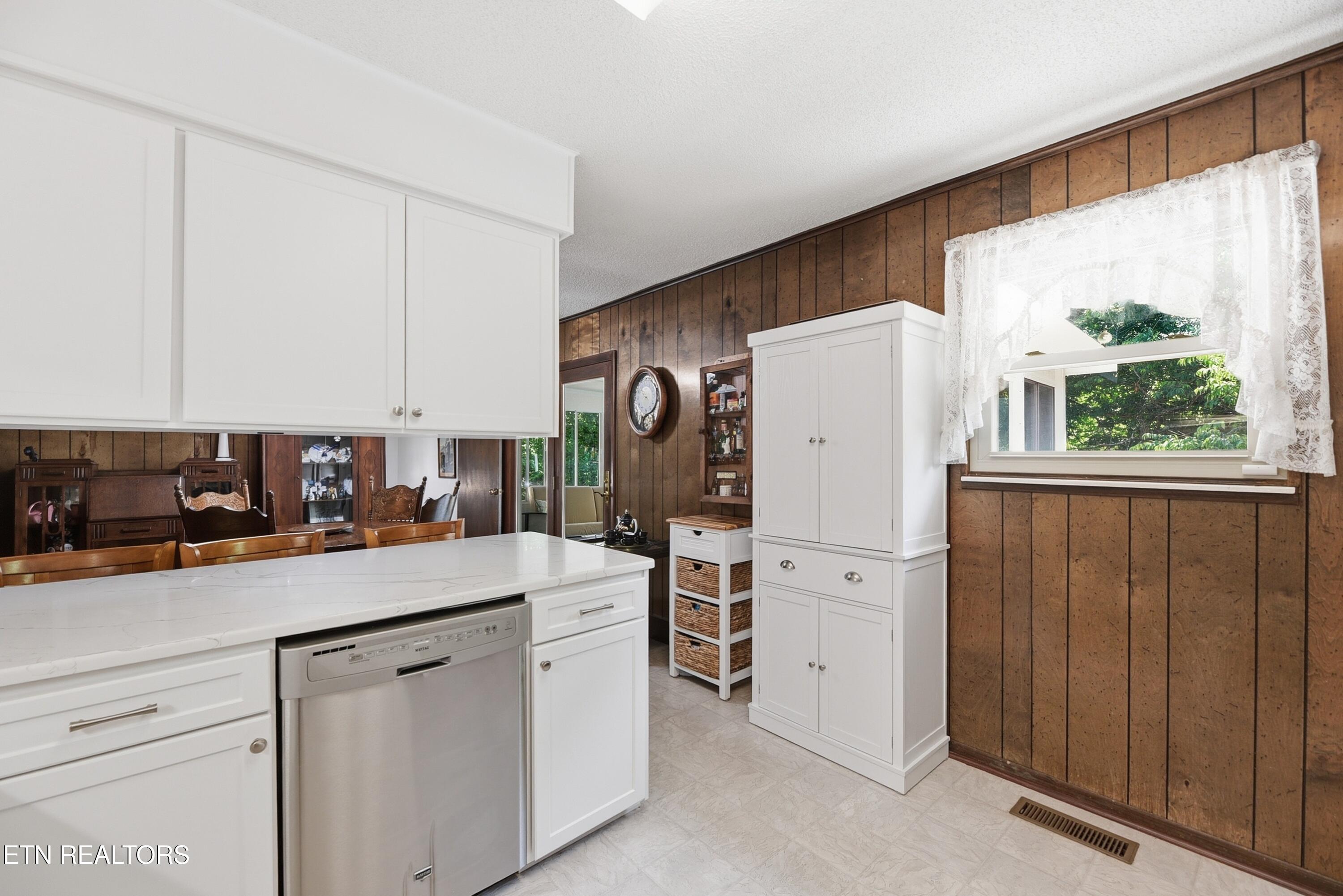 221 Sherwood Rd