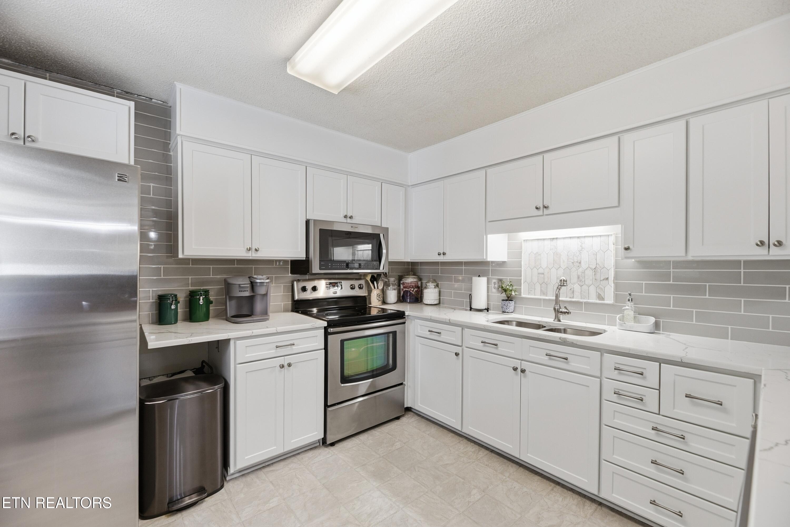221 Sherwood Rd