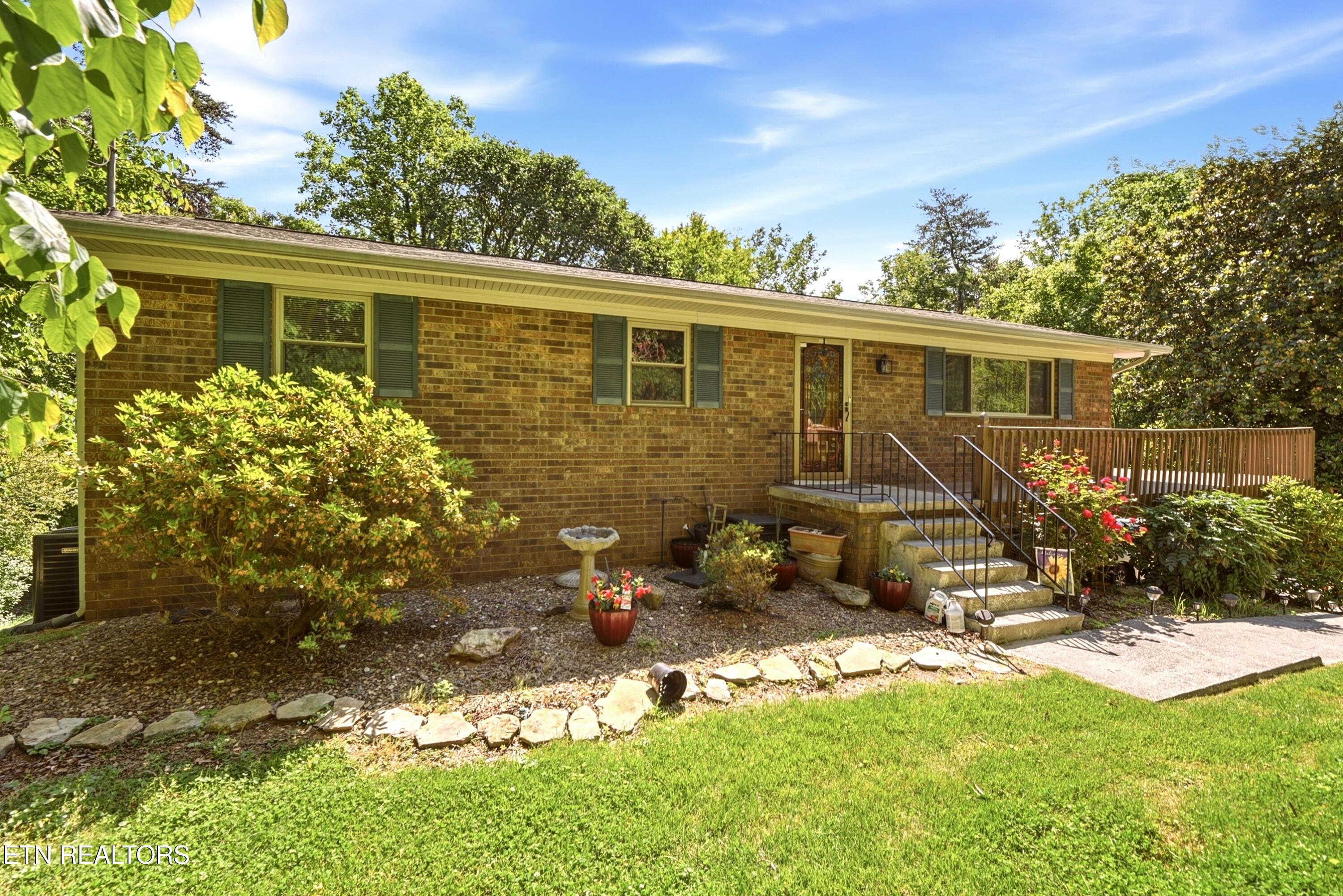 221 Sherwood Rd