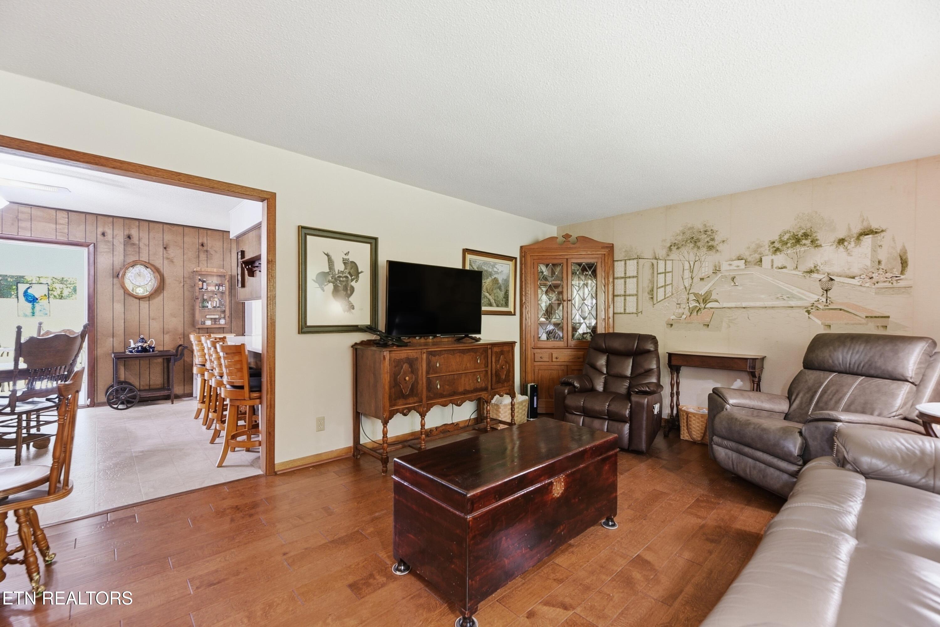 221 Sherwood Rd