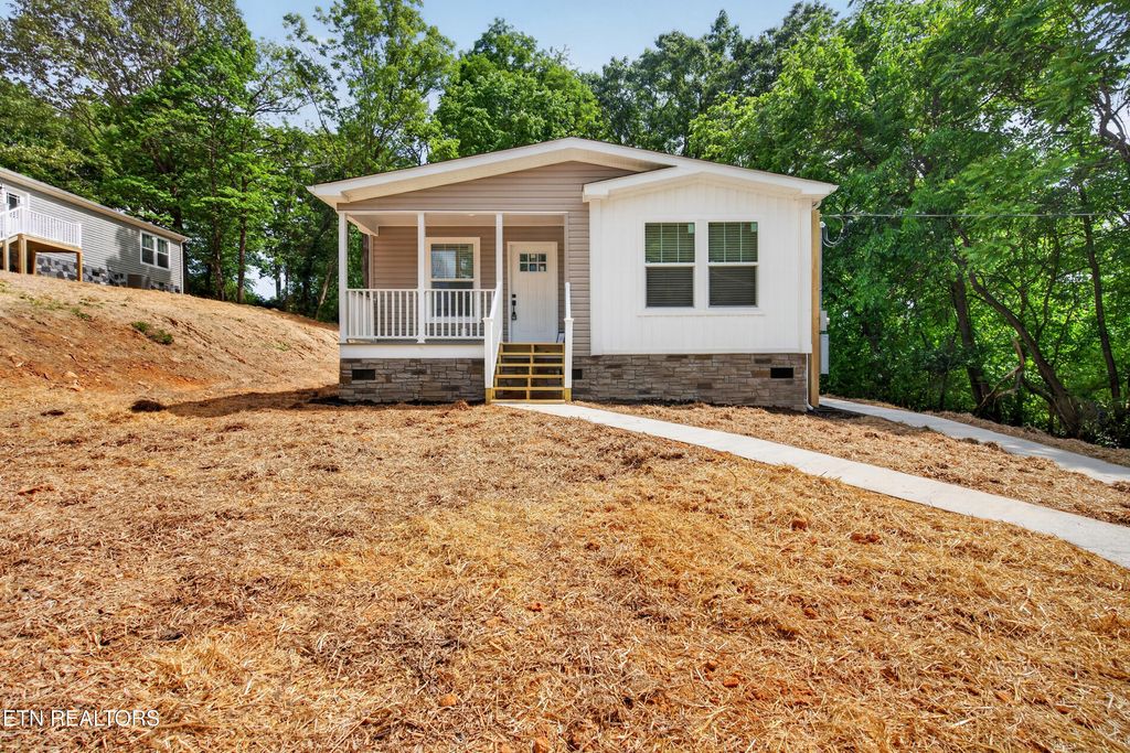 Photo of 300 Branner St, Morristown, TN 37814 (MLS # 1340736)