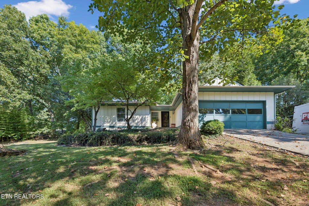 Photo of 10033 Bluegrass Rd, Knoxville, TN 37922 (MLS # 1353705)