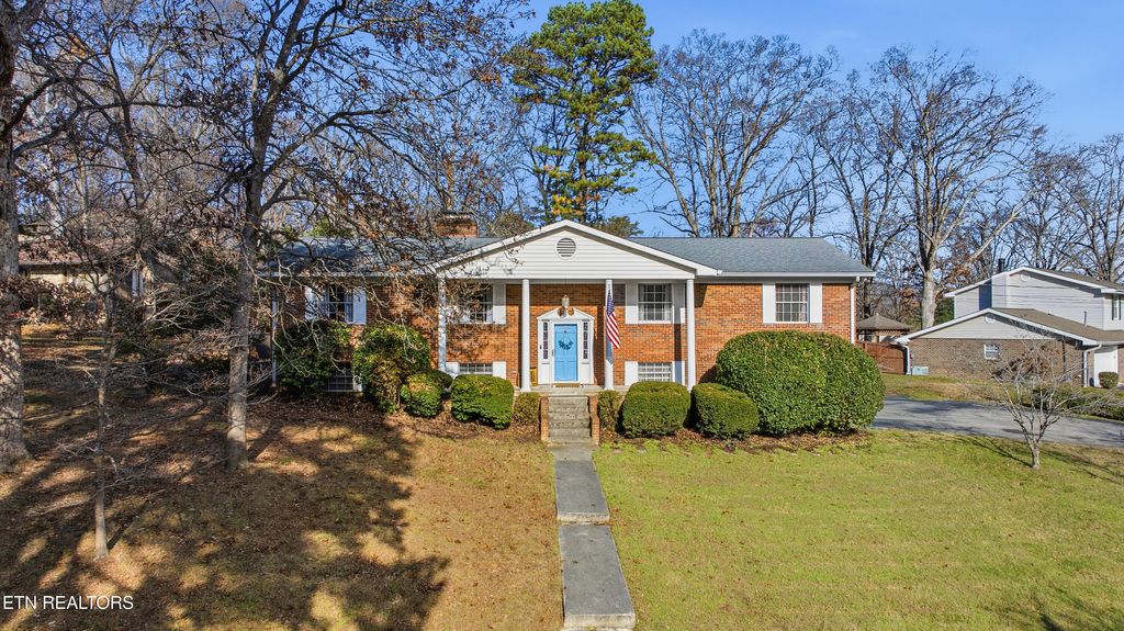 Photo of 1317 Snowdon Drive, Knoxville, TN 37912 (MLS # 1323928)