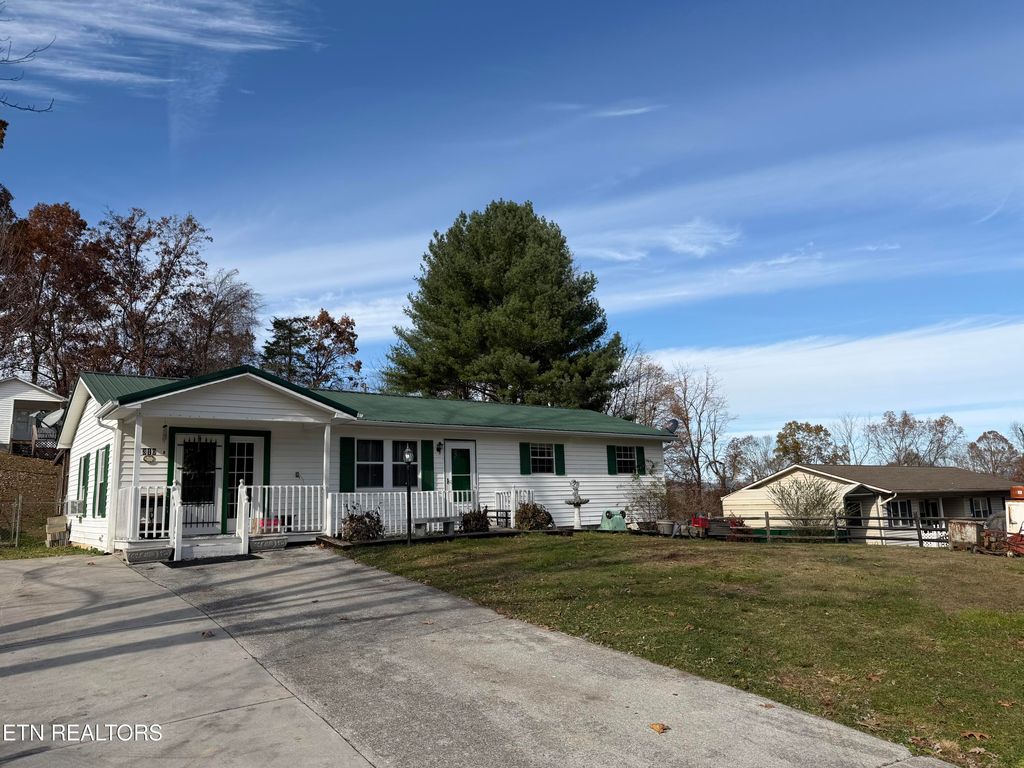 Photo of 310 Hollifield Drive, Jacksboro, TN 37757 (MLS # 1321820)