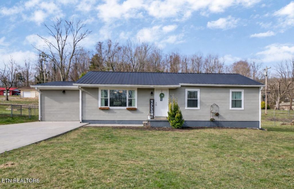 Photo of 319 Meadowview Drive, Harriman, TN 37748 (MLS # 1330607)