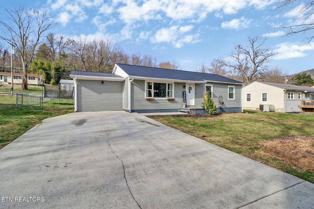 Photo of 319 Meadowview Drive, Harriman, TN 37748 (MLS # 1330607)