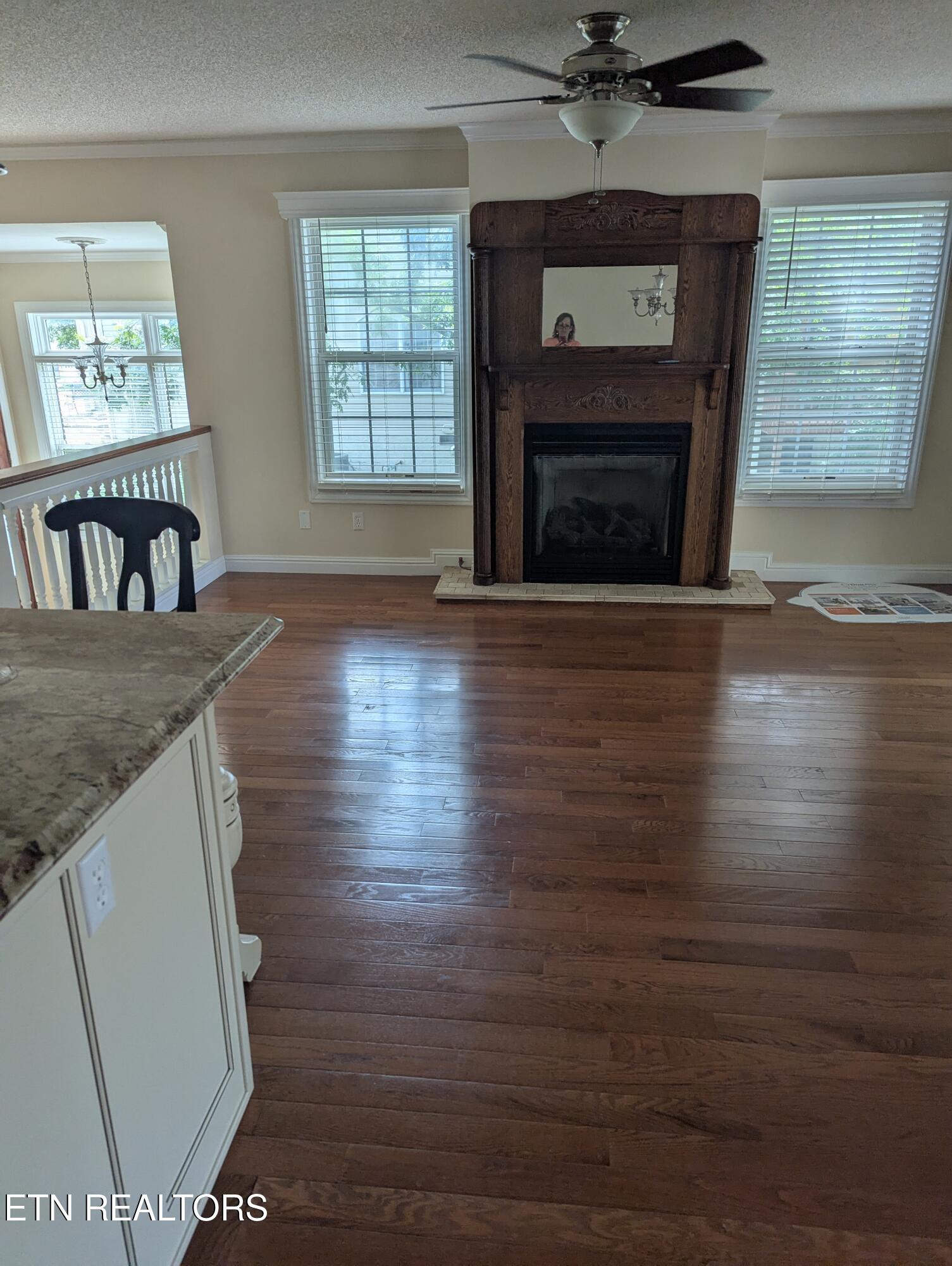 275 Hawthorn Loop