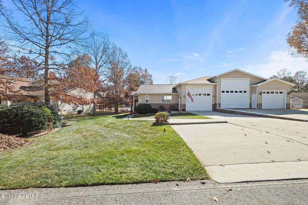Photo of 275 Hawthorn Loop, Crossville, TN 38555 (MLS # 1284135)