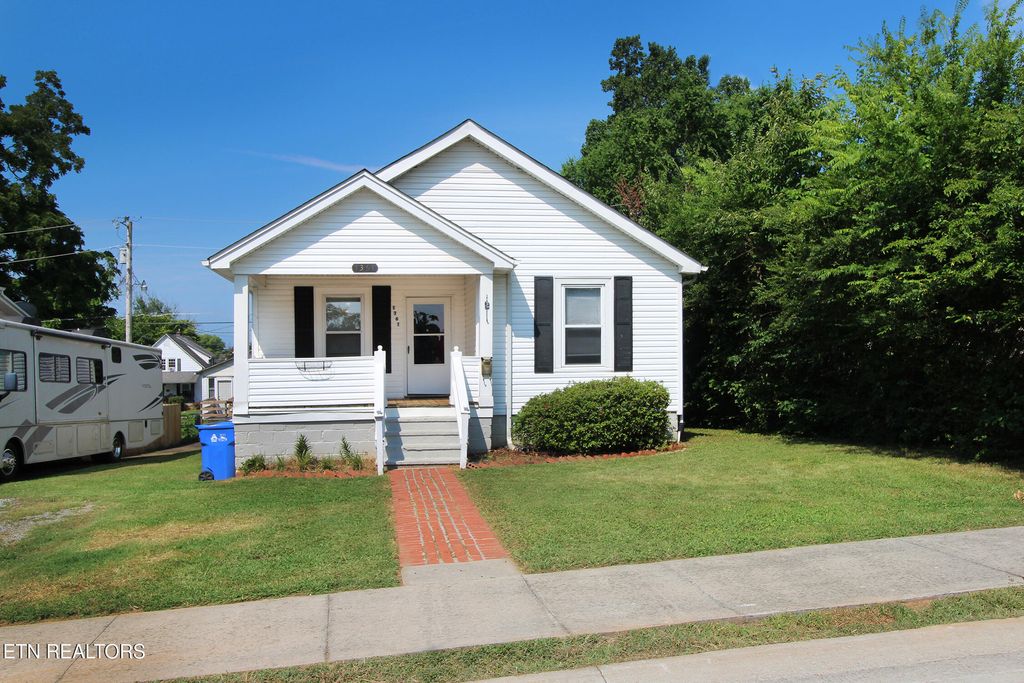 Photo of 1361 Dalton St, Alcoa, TN 37701 (MLS # 1306222)