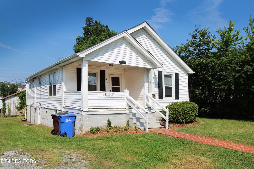 Photo of 1361 Dalton St, Alcoa, TN 37701 (MLS # 1306222)