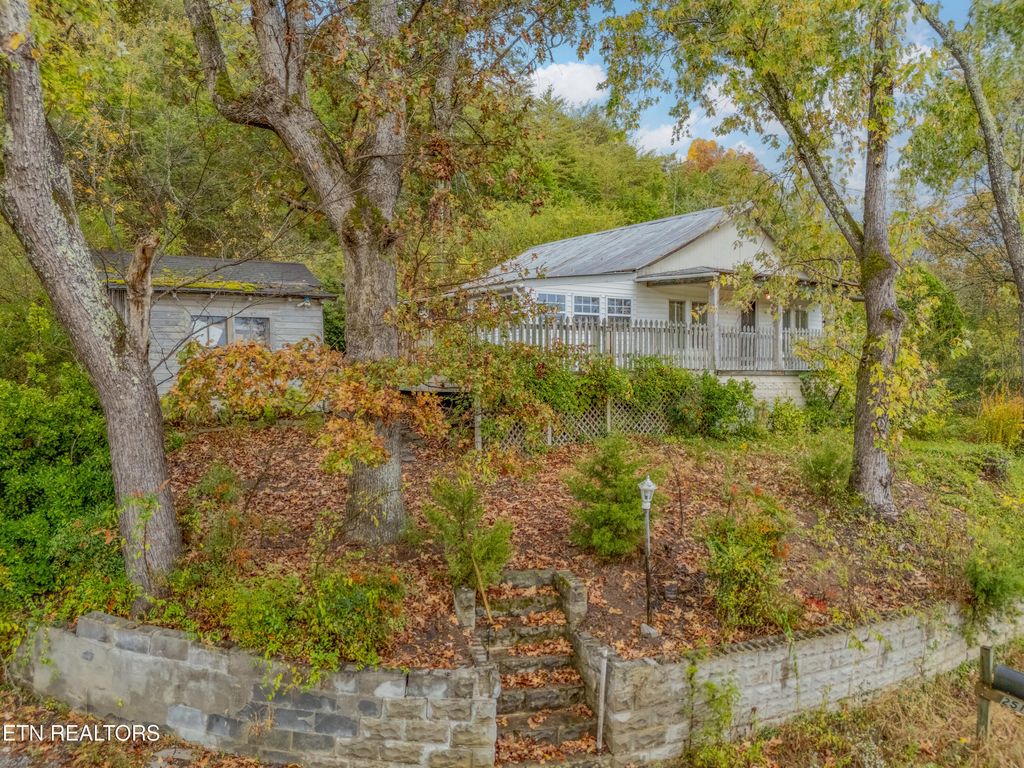 Photo of 2519 Maples Branch Rd, Sevierville, TN 37876 (MLS # 1319890)