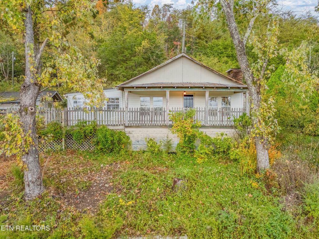 Photo of 2519 Maples Branch Rd, Sevierville, TN 37876 (MLS # 1319890)