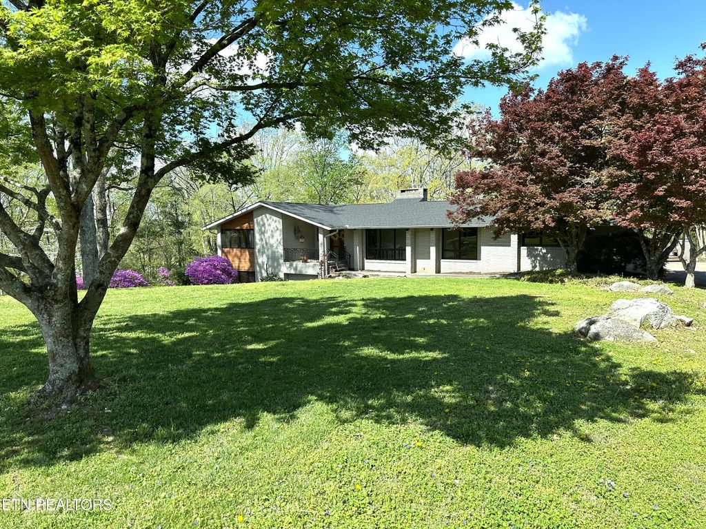 Photo of 219 Briarcliff Rd, Sweetwater, TN 37874 (MLS # 1295732)