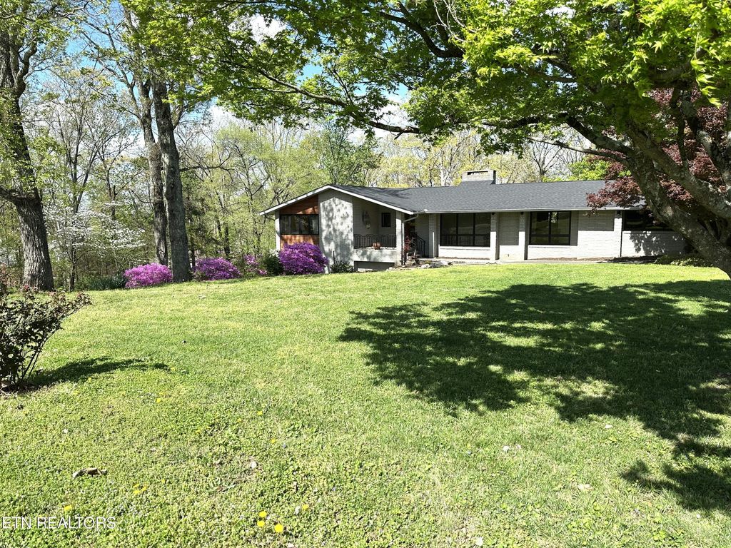 Photo of 219 Briarcliff Rd, Sweetwater, TN 37874 (MLS # 1295732)