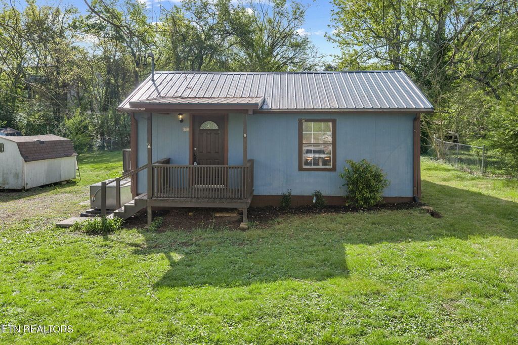 Photo of 1005 Drive D., Knoxville, TN 37920 (MLS # 1336294)