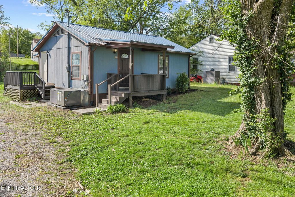 Photo of 1005 Drive D., Knoxville, TN 37920 (MLS # 1336294)