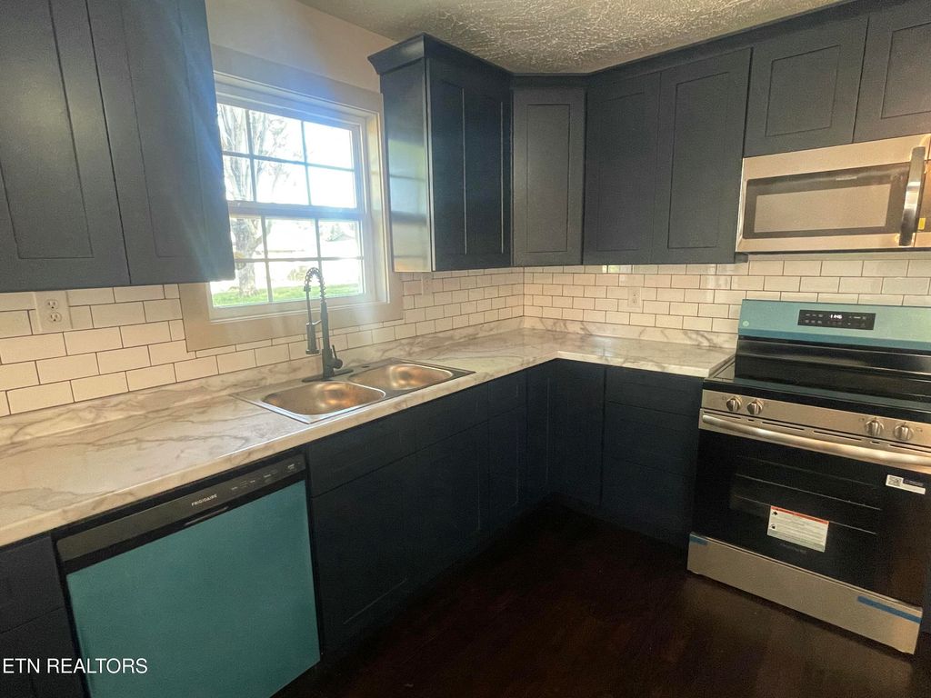 Photo of 203 Lakeview Circle, Bean Station, TN 37708 (MLS # 1314910)