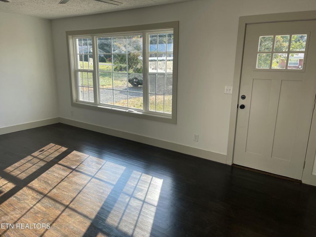 Photo of 203 Lakeview Circle, Bean Station, TN 37708 (MLS # 1314910)