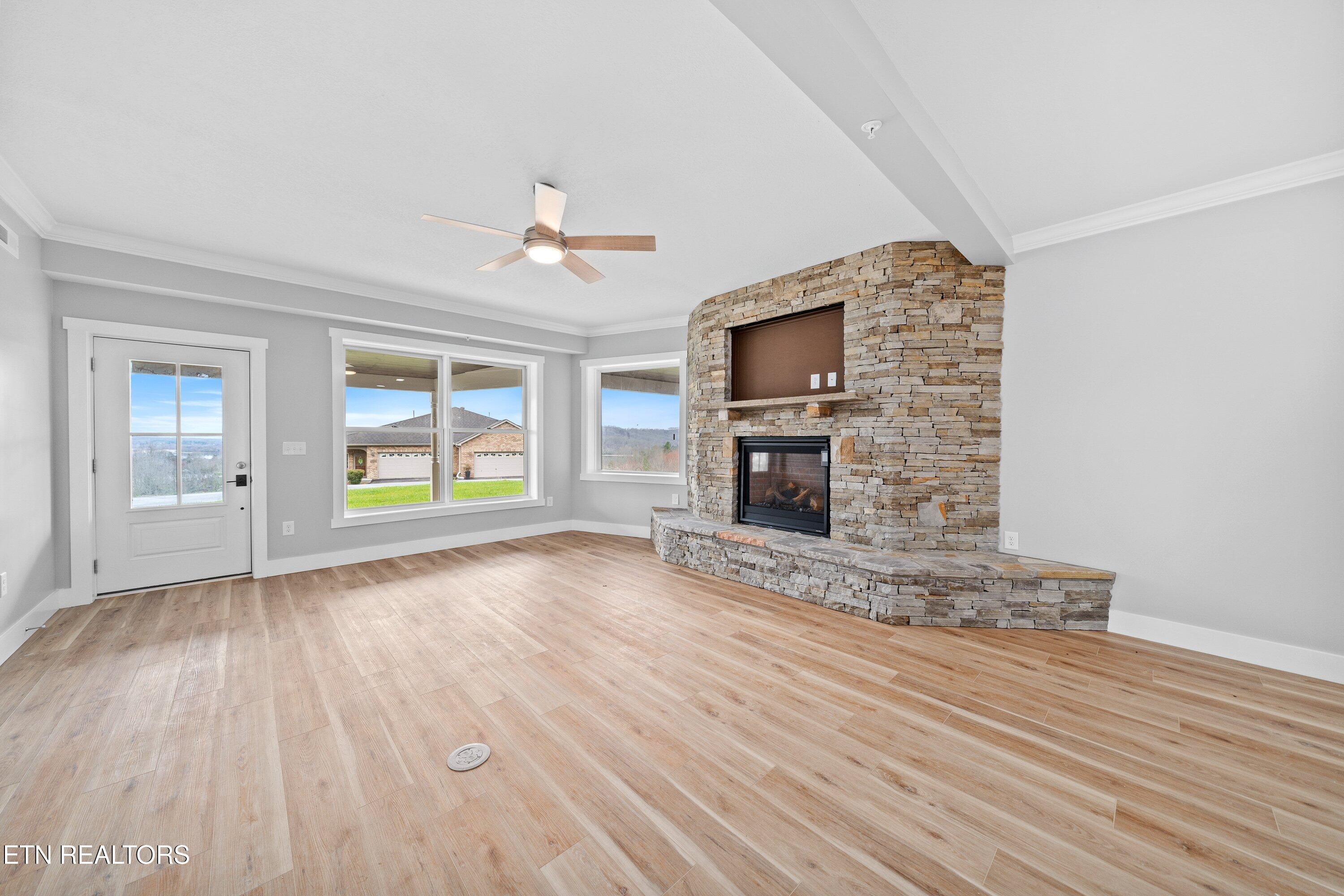 2414 Grand View Court