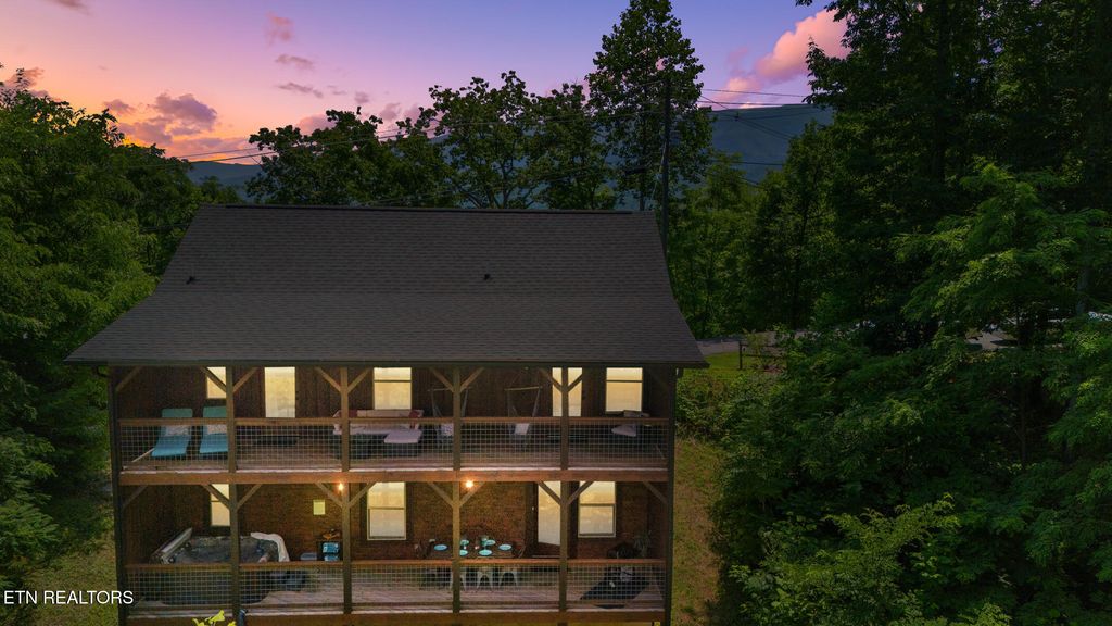 Photo of 601 Deer Path Ln, Gatlinburg, TN 37738 (MLS # 1309577)