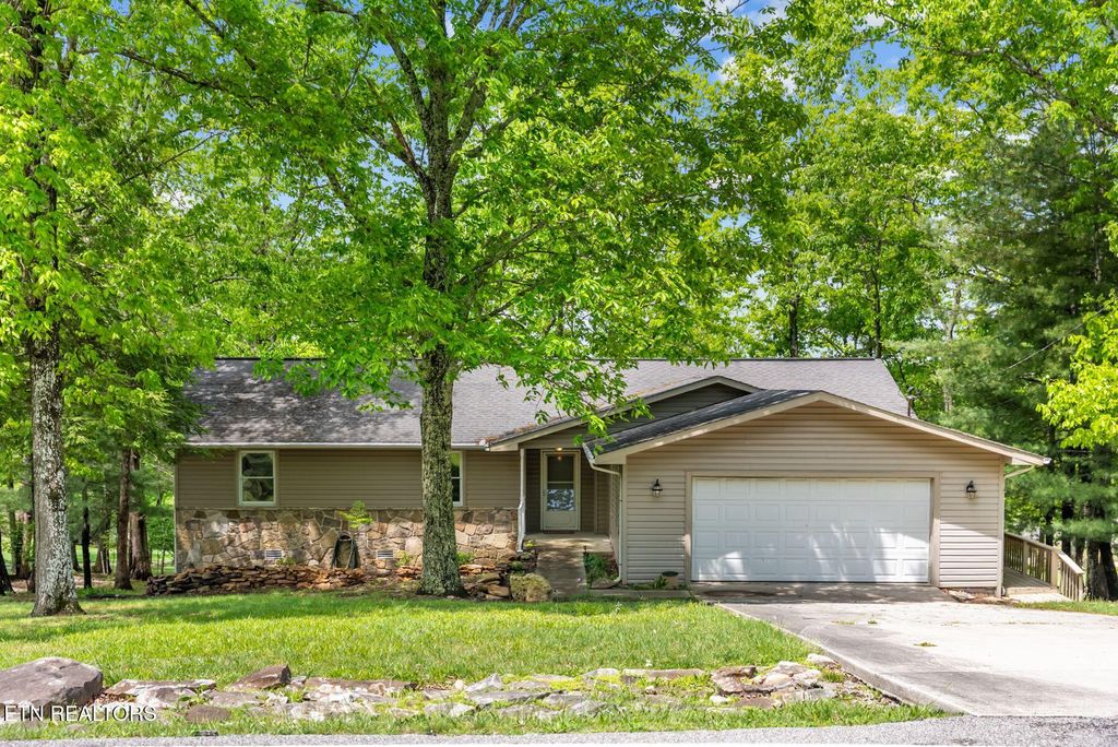 Photo of 116 Greenwood Rd, Crossville, TN 38558 (MLS # 1338792)