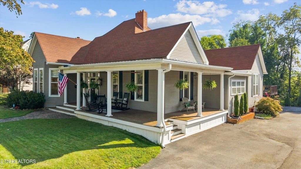 Photo of 602 Mayes Ave, Sweetwater, TN 37874 (MLS # 1353757)