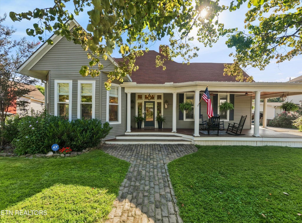 Photo of 602 Mayes Ave, Sweetwater, TN 37874 (MLS # 1353757)