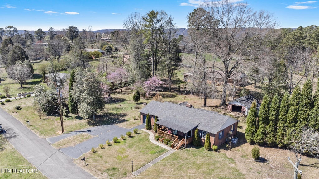 Photo of 747 Tennessee St, Spring City, TN 37381 (MLS # 1255642)