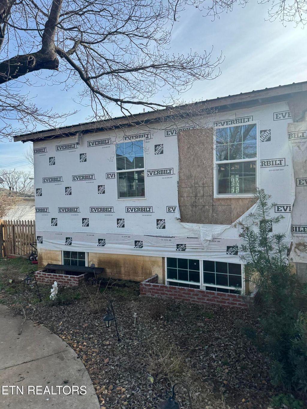 Photo of 201 W Fourth Ave, Lenoir City, TN 37771 (MLS # 1327594)