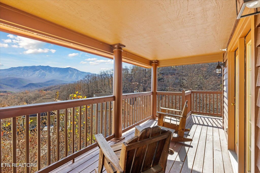 Photo of 909 Black Wolf Way, Gatlinburg, TN 37738 (MLS # 1346868)