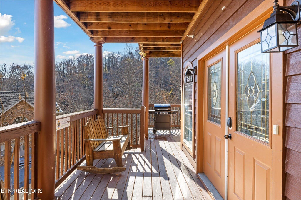 Photo of 909 Black Wolf Way, Gatlinburg, TN 37738 (MLS # 1346868)