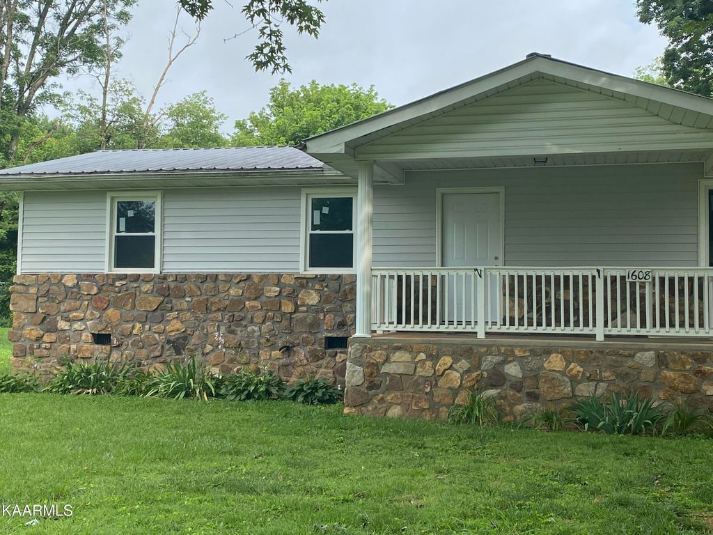 Photo of 1608 Essary Street St, Tazewell, TN 37879 (MLS # 1232288)