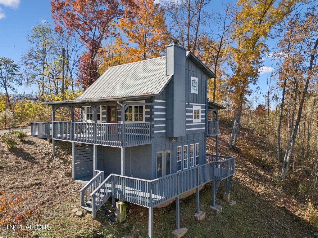Photo of 306 Beech Ridge Lane, Gatlinburg, TN 37738 (MLS # 1325029)