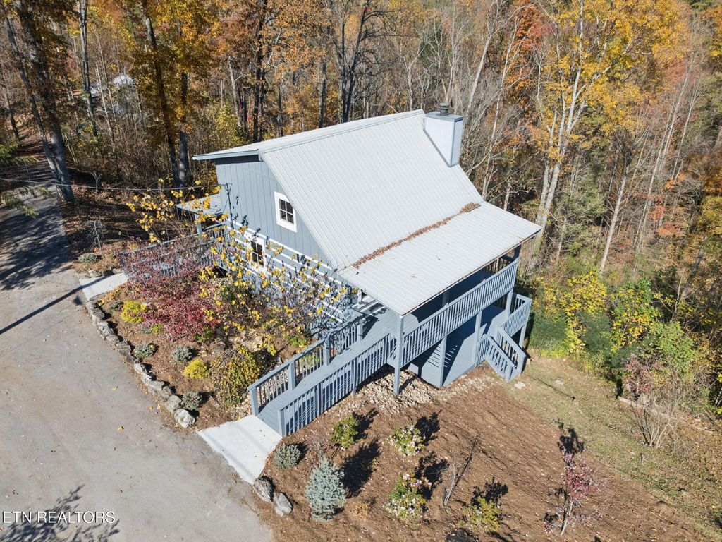 Photo of 306 Beech Ridge Lane, Gatlinburg, TN 37738 (MLS # 1325029)