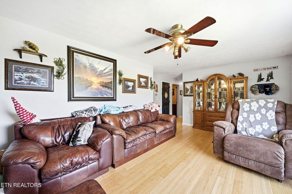 Photo of 124 Walnut Drive, Rogersville, TN 37857 (MLS # 1339048)